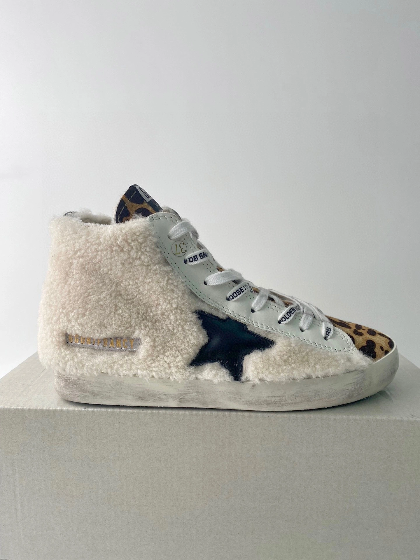 COCO-- 6642 GWF00113.F000469.80391 Franco sheephide wool item:E-X018I2328